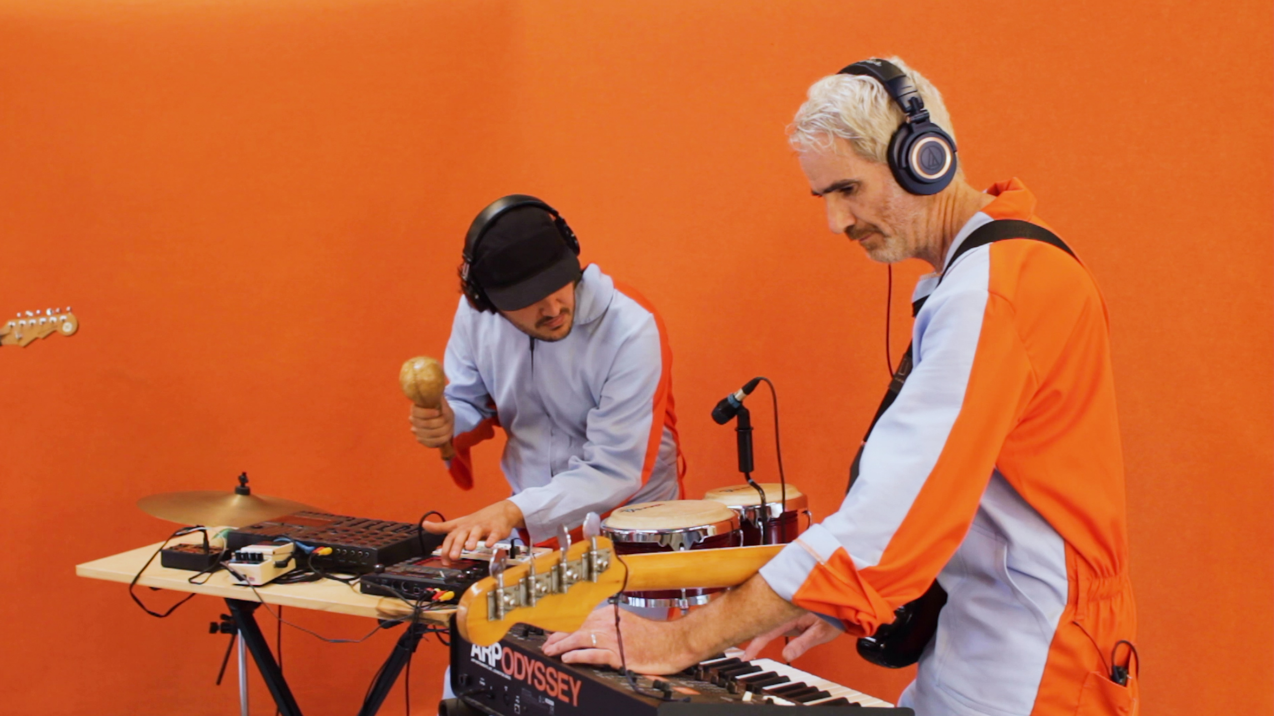 JOAQUIN WALL Y JULIA SBRILLER/ MUSICA EN LA RIBERA / EL ROBOT BAJO EL AGUA / FUNDACION ANDREANI
